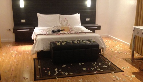 Honeymoon Suite