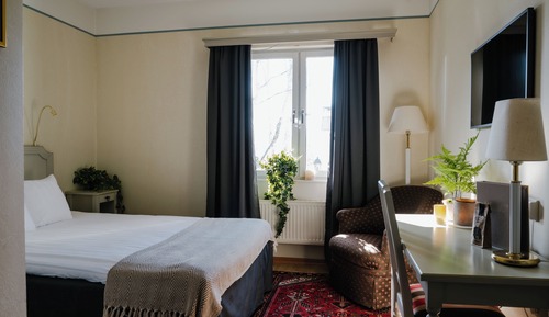 Basic Single Room, 1 Large Twin Bed