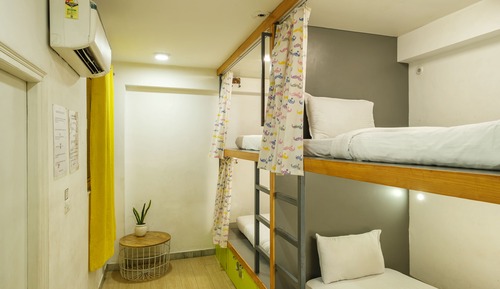 Deluxe 4 Bed Mixed AC Dormitory