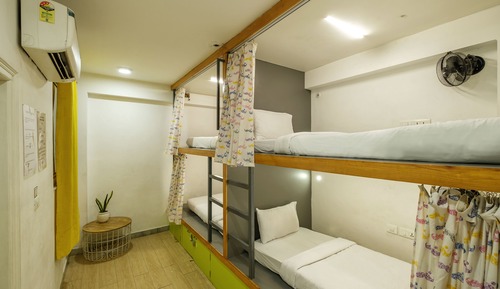 Deluxe 4 Bed Female AC Dorm