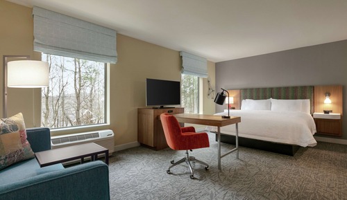Studio, 1 King Bed, Refrigerator & Microwave (Wet bar)