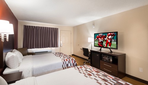 Deluxe Room, 2 Queen Beds, Smoking