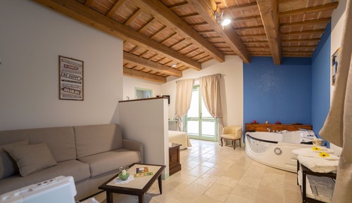 Exclusive Studio Suite, Jetted Tub, Garden View (Walter)