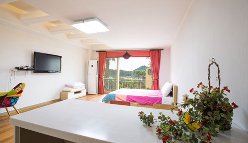 Story Room 1 (13PY) - No extra futon for child of 6 years old and younger