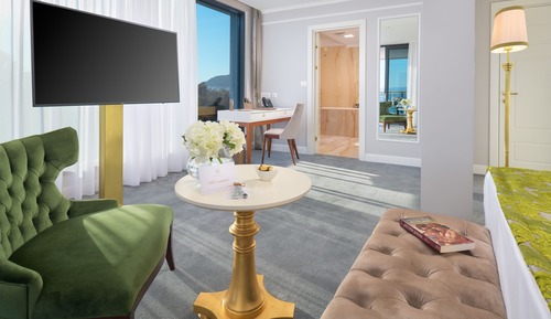 Luxury suite (Sea front, Balcony, Jacuzzi)