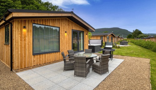 Peeler Lodge, sleep 6, sauna, hot tub, pet friendly