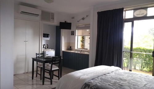 Superior Studio, 1 Queen Bed, Jetted Tub, Partial Sea View (The Kiah)