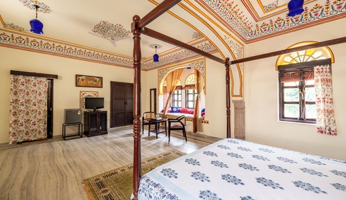 Royal Suite, 1 King Bed, Mountain View
