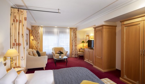 especially spacious apartment in house Hirschauerwald