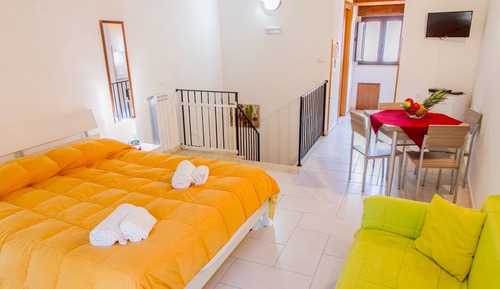 Studio, 1 Bedroom (Vania C)