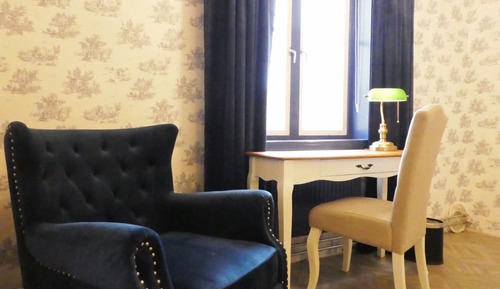 Family Room (Adjoining Rooms, Situated in the Wing)