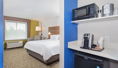 Suite, Multiple Beds, Accessible (Mobility, Accessible Tub)