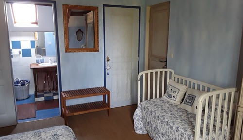 Double Room (Bleue)