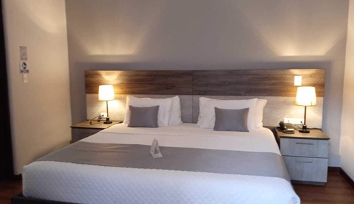 Double Room, 1 King Bed