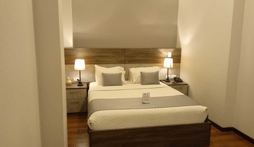 Double Room, 1 Queen Bed