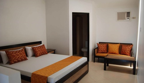 Room with Sea & Pool View 4
