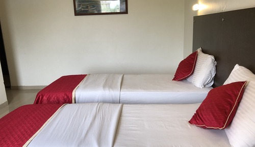 Twin Room, 2 Twin Beds, Pool View, Poolside