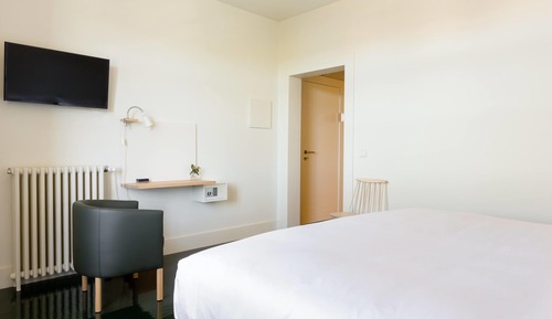 Double Room, River View (6)