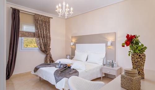 Luxury Suite (Erato)
