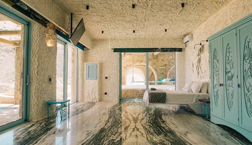 Rebel Souls Heart Pool One Bedroom Suite
