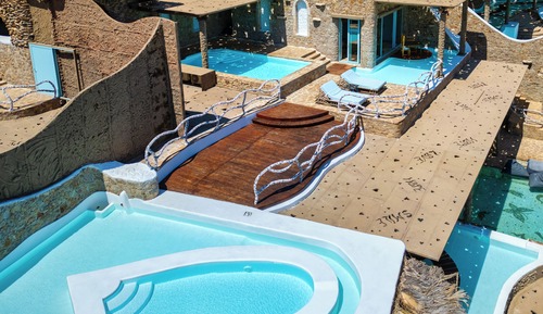 Alpha Love Heart Pool Suite