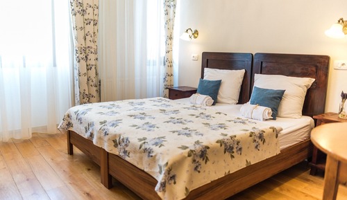 Deluxe Double Room, 1 Queen Bed, Non Smoking, Courtyard View