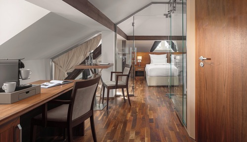 Deluxe Suite, 1 Queen Bed