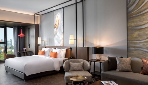 Deluxe Room, 1 King Bed, Lake View