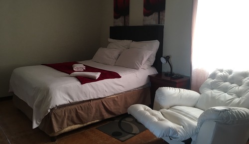 Standard Studio, 1 Queen Bed