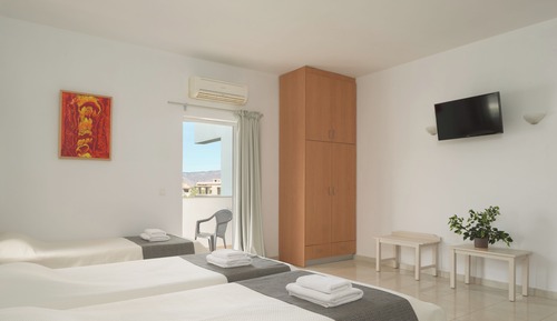 Studio, 3 Twin Beds, Pool View