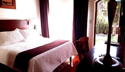 Standard Room, 1 Queen Bed, Garden View (Elise)