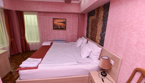 Luxury Suite, 1 Queen Bed, Mountain View