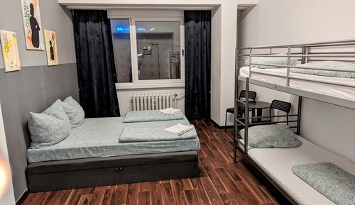 Room, Non Smoking (8 Beds)