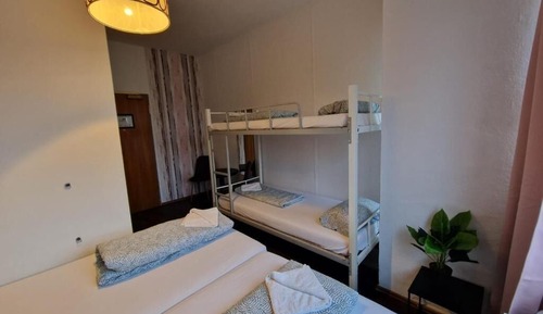 Room, Non Smoking, Garden View (6 Beds)