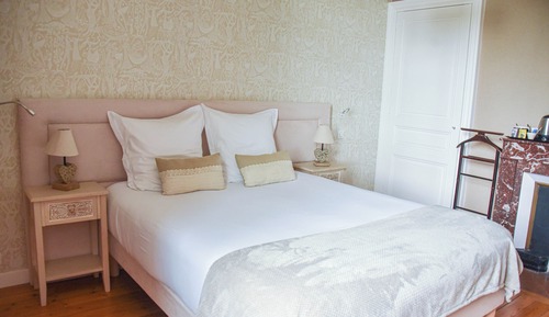 Double Room (Alfred de Musset)
