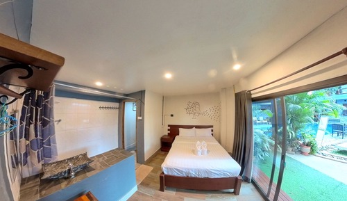 Comfort Cabin, 1 King Bed, Private Bathroom, Pool View