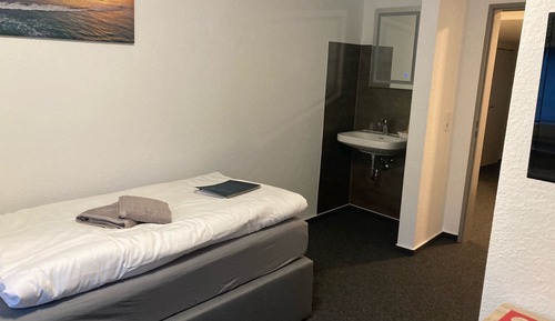 Classic Single Room, Shared Bathroom