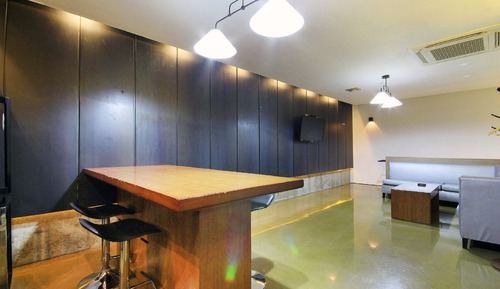 Theme Room - BAR,  Styler in room, Smoking/Non smoking will be assigned upon check-in