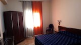 Basic Triple Room, Multiple Beds