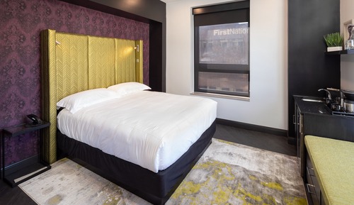 City Room, 1 King Bed, City View (Purple Reign King Phillips Avenue Vie)