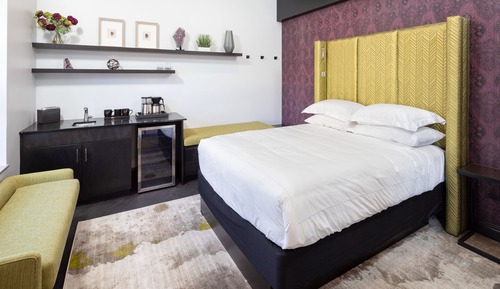 City Room, 1 Queen Bed, City View (Purple Reign Queen Phillips Avenue Vi)
