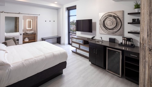 Deluxe Room, 1 King Bed, River View (Chimney King)