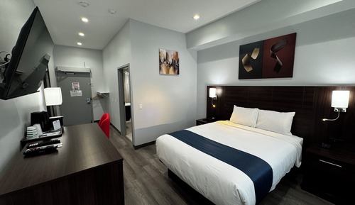 Room, 1 Queen Bed, Non Smoking (Mobility/Hearing, Roll-In Shower)