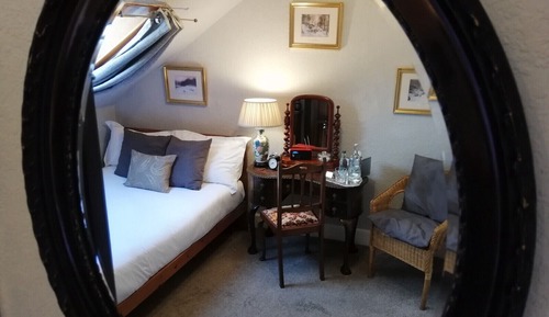 Classic Single Room, Ensuite (The Hunter Room)