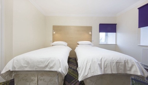Double or Twin Room, Ensuite (5)