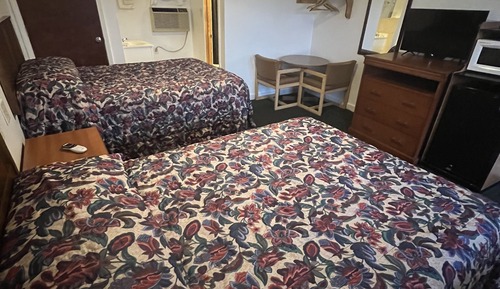 Basic Single Room, 2 Double Beds