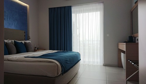 Studio, Sea View