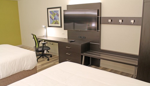 Suite, 1 Bedroom (2 Queen, Extra Living Area)