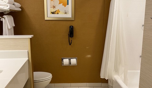 Suite, Multiple Beds (Mobility/Hearing Accessible, Tub)