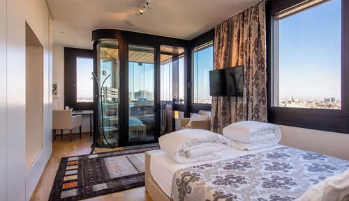 City View, Rooftop Apartment with Sauna